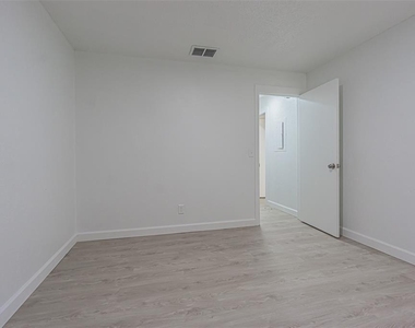 8432 Camden Street - Photo Thumbnail 20