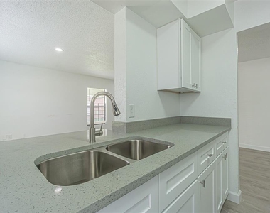 8432 Camden Street - Photo Thumbnail 14
