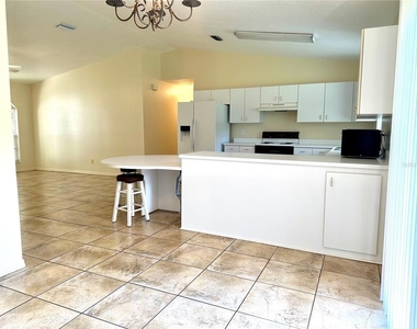 4416 Redcoat Drive - Photo Thumbnail 9