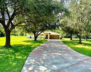 4416 Redcoat Drive - Photo Thumbnail 4