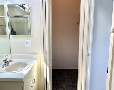 4416 Redcoat Drive - Photo Thumbnail 18