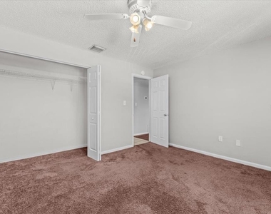 12407 Oak Cedar Place - Photo Thumbnail 16