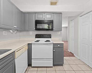 12407 Oak Cedar Place - Photo Thumbnail 8