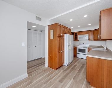 7100 Sunset Way - Photo Thumbnail 8