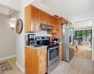 2612 Pearce Drive - Photo Thumbnail 5