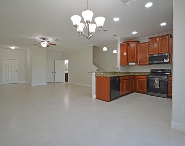 11925 Greengate Drive - Photo Thumbnail 10