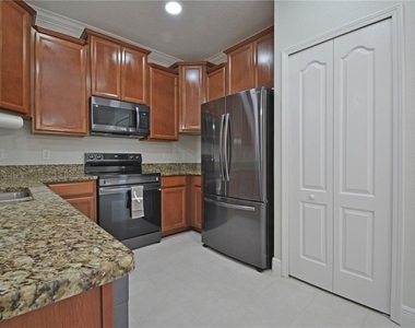 11925 Greengate Drive - Photo Thumbnail 12