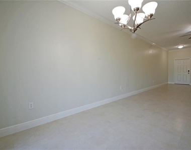 11925 Greengate Drive - Photo Thumbnail 4