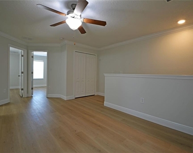 11925 Greengate Drive - Photo Thumbnail 19