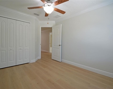 11925 Greengate Drive - Photo Thumbnail 32