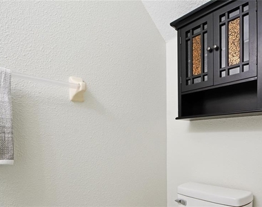 11925 Greengate Drive - Photo Thumbnail 8