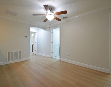 11925 Greengate Drive - Photo Thumbnail 17