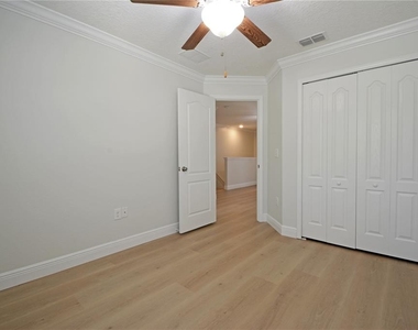 11925 Greengate Drive - Photo Thumbnail 38