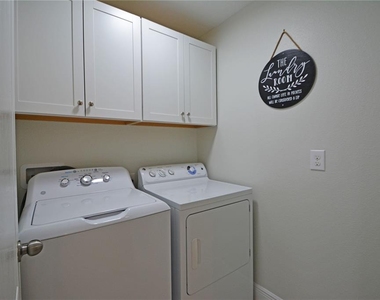 11925 Greengate Drive - Photo Thumbnail 21