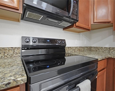 11925 Greengate Drive - Photo Thumbnail 13