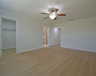 11925 Greengate Drive - Photo Thumbnail 23