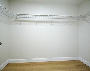 11925 Greengate Drive - Photo Thumbnail 24