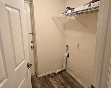 831 Camargo Way - Photo Thumbnail 14