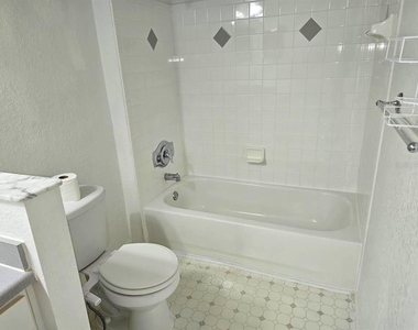 831 Camargo Way - Photo Thumbnail 6