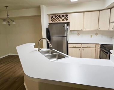 831 Camargo Way - Photo Thumbnail 4