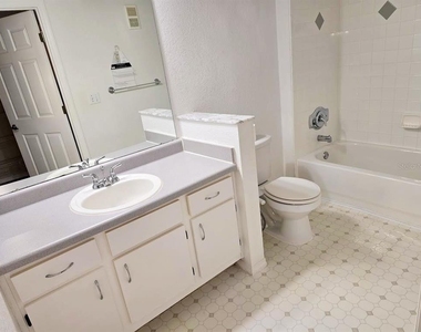 831 Camargo Way - Photo Thumbnail 7