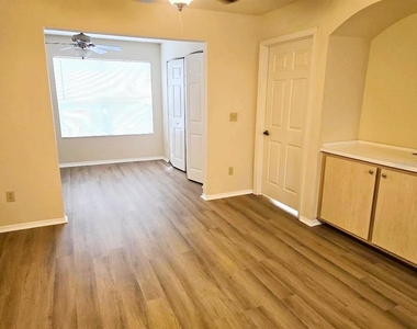 831 Camargo Way - Photo Thumbnail 13