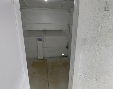 1016 Ne 8th Avenue - Photo Thumbnail 9