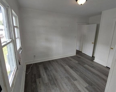 1016 Ne 8th Avenue - Photo Thumbnail 12