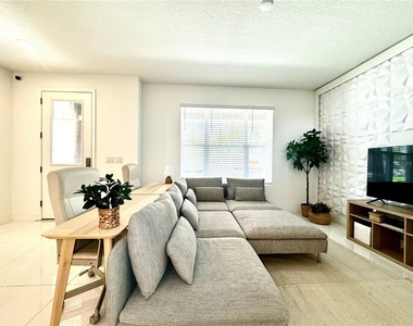 10251 Highline Crest Street - Photo Thumbnail 7