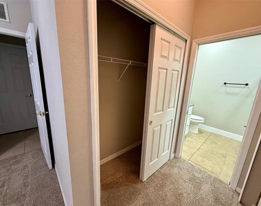 3421 Home Town Lane - Photo Thumbnail 10