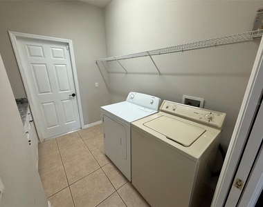 3421 Home Town Lane - Photo Thumbnail 19