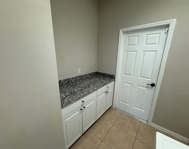 3421 Home Town Lane - Photo Thumbnail 20