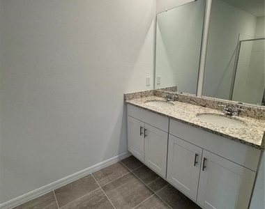 4552 Pickerel Weed Way - Photo Thumbnail 6