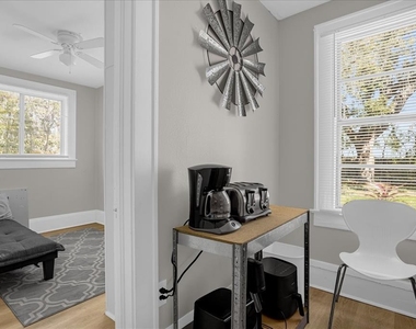 711 Arlington Street - Photo Thumbnail 15