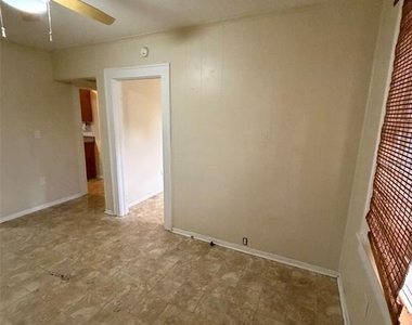 639 E Amelia Street - Photo Thumbnail 11