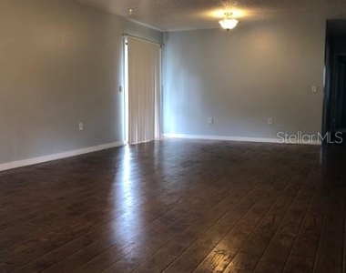 810 E 20th Street - Photo Thumbnail 3