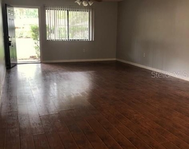 810 E 20th Street - Photo Thumbnail 4