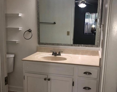 810 E 20th Street - Photo Thumbnail 10