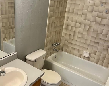 2321 Sw 31st Place - Photo Thumbnail 12