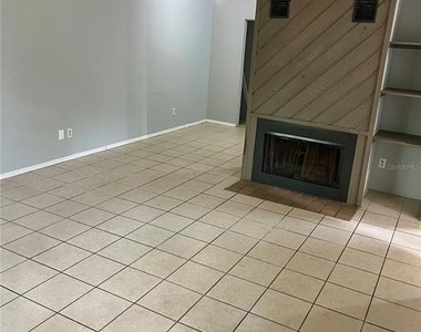 2321 Sw 31st Place - Photo Thumbnail 2