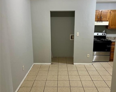 2321 Sw 31st Place - Photo Thumbnail 8