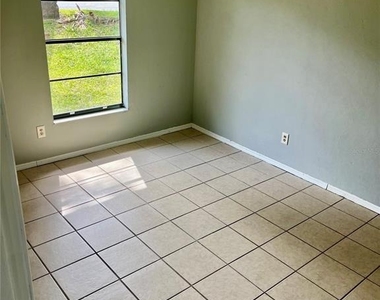 2321 Sw 31st Place - Photo Thumbnail 13