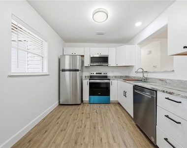 1009 Nebraska Street - Photo Thumbnail 5