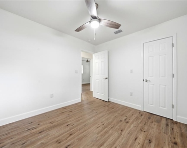 1009 Nebraska Street - Photo Thumbnail 11