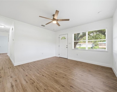 1009 Nebraska Street - Photo Thumbnail 4