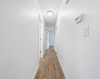 1009 Nebraska Street - Photo Thumbnail 9