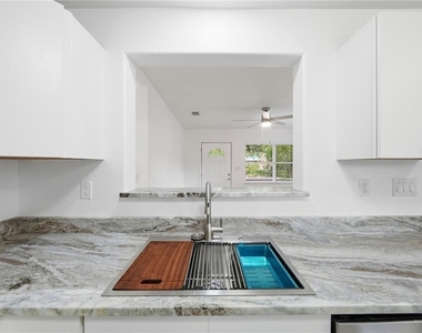 1009 Nebraska Street - Photo Thumbnail 8