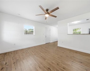 1009 Nebraska Street - Photo Thumbnail 2