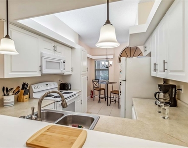 5734 Ashton Lake Drive - Photo Thumbnail 10