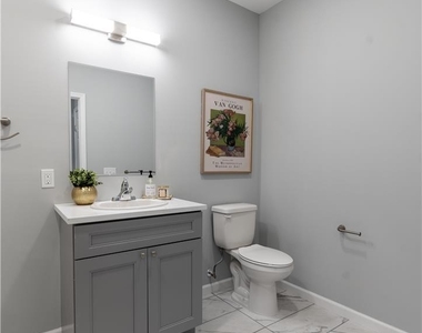 948 N Front Street - Photo Thumbnail 16